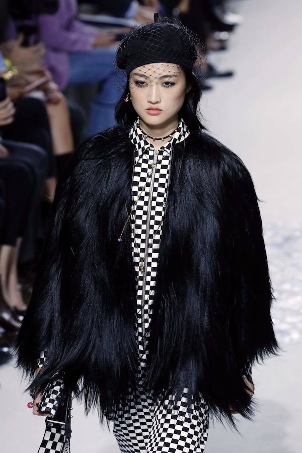 La firma homenajea con sus diseños a la artista franco-estadounidense en la Semana de la Moda de París