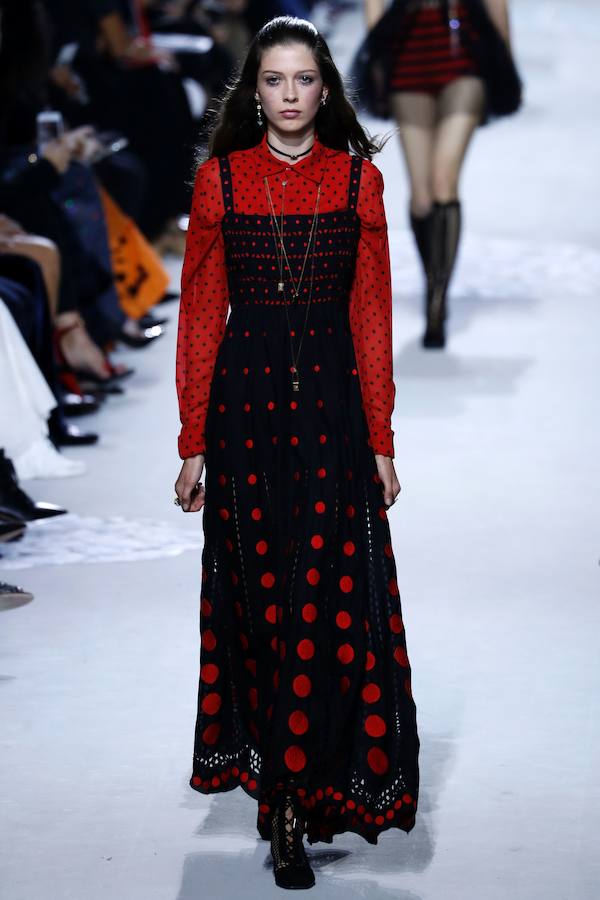 La firma homenajea con sus diseños a la artista franco-estadounidense en la Semana de la Moda de París