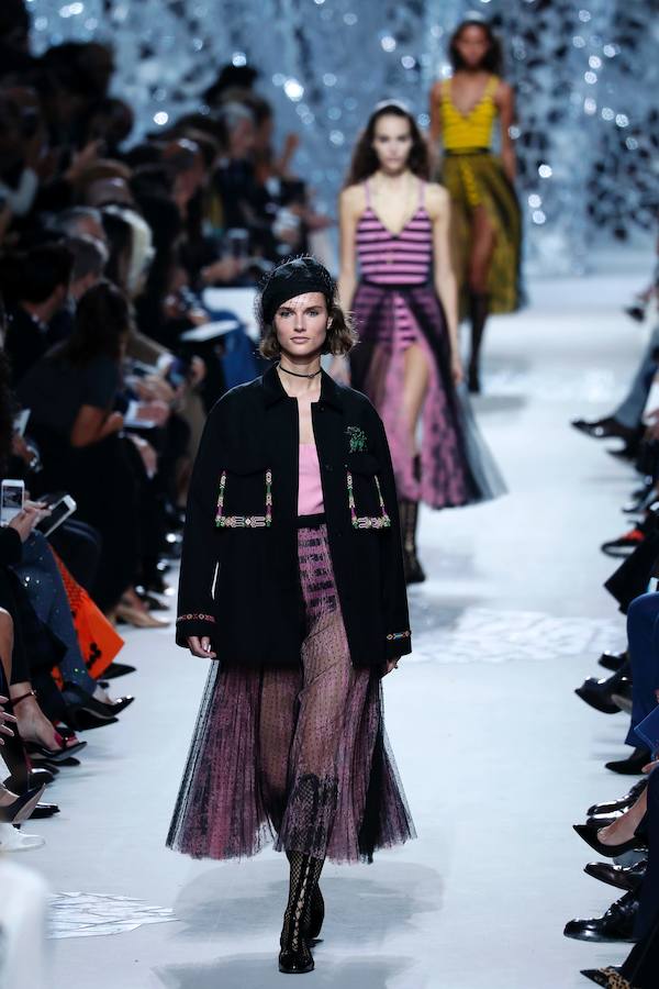 La firma homenajea con sus diseños a la artista franco-estadounidense en la Semana de la Moda de París