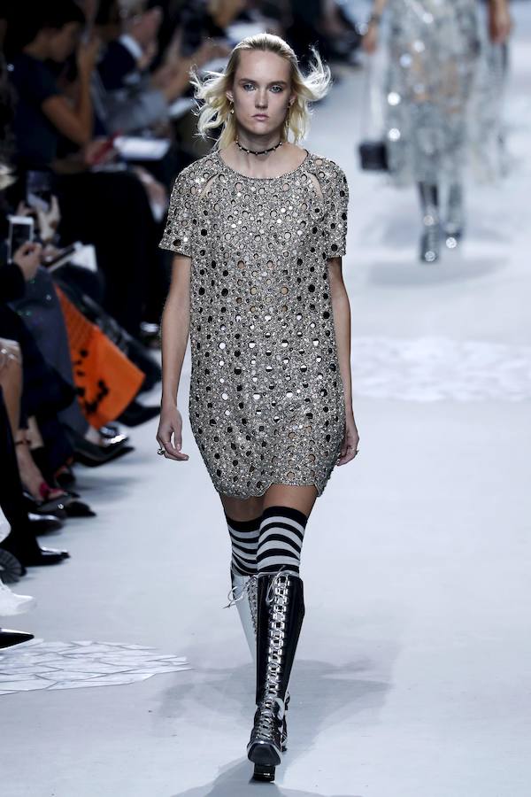 La firma homenajea con sus diseños a la artista franco-estadounidense en la Semana de la Moda de París