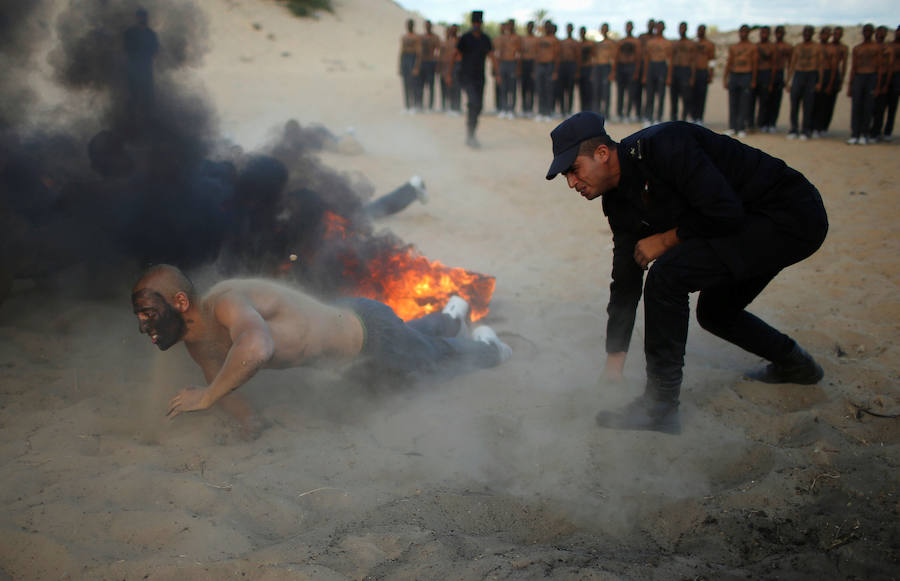 Los hombres que forman parte de Hamás, se entrenan en la academia Khan Younis, al norte de Gaza