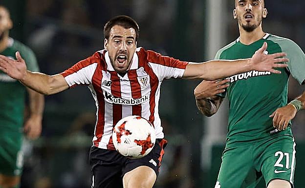 Beñat consigue la titularidad tras cuatro partidos en el banquillo.