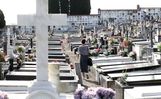 Roban joyas y fundas dentales de oro a cadáveres de un cementerio de Oviedo