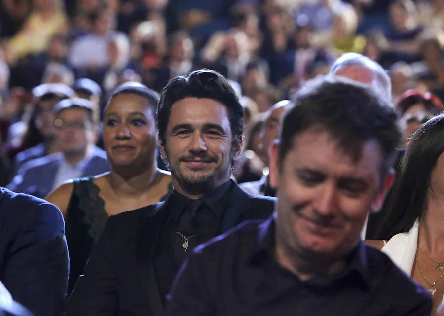 El director y actor James Franco (c) momentos antes de recoger hoy la Concha de Oro a la Mejor Película por 'The Disaster Artist'