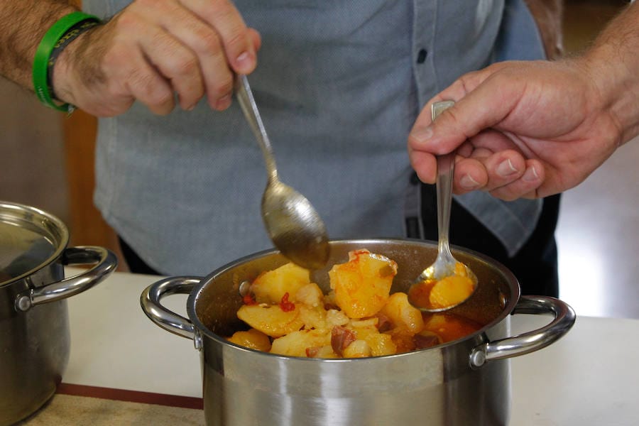 Ali acoge el séptimo Campeonato Mundial de Patatas con Chorizo con la presencia de 32 parejas y un homenaje al chef Diego Guerrero