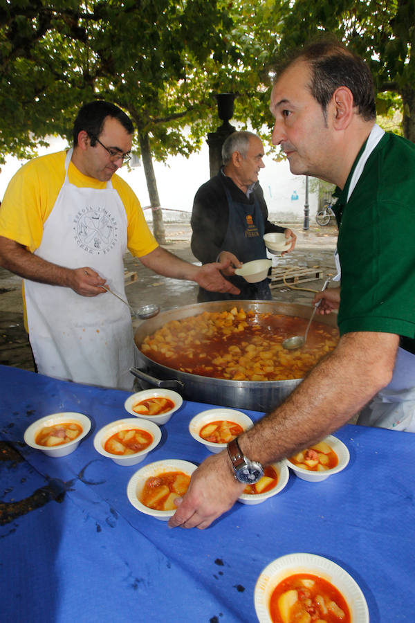 Ali acoge el séptimo Campeonato Mundial de Patatas con Chorizo con la presencia de 32 parejas y un homenaje al chef Diego Guerrero