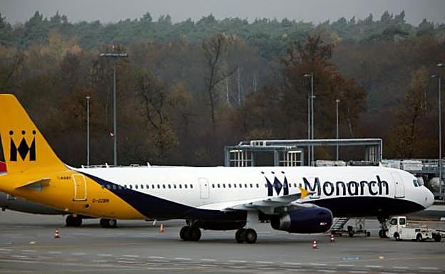 Un avión de la aerolínea Monarch.