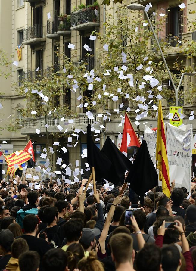 El seguimiento de la huelga es desigual: los comercios del centro de Barcelona están casi cerrados, mientras que una las plantas fabriles más importantes de Cataluña, la de Seat, en Martorell, funciona a pleno rendimiento.