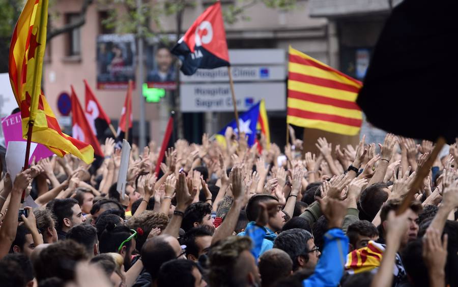 El seguimiento de la huelga es desigual: los comercios del centro de Barcelona están casi cerrados, mientras que una las plantas fabriles más importantes de Cataluña, la de Seat, en Martorell, funciona a pleno rendimiento.