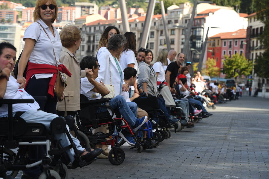 La asociación Aspace organiza en Bilbao un acto en solidaridad con los afectados por esta enfermedad 