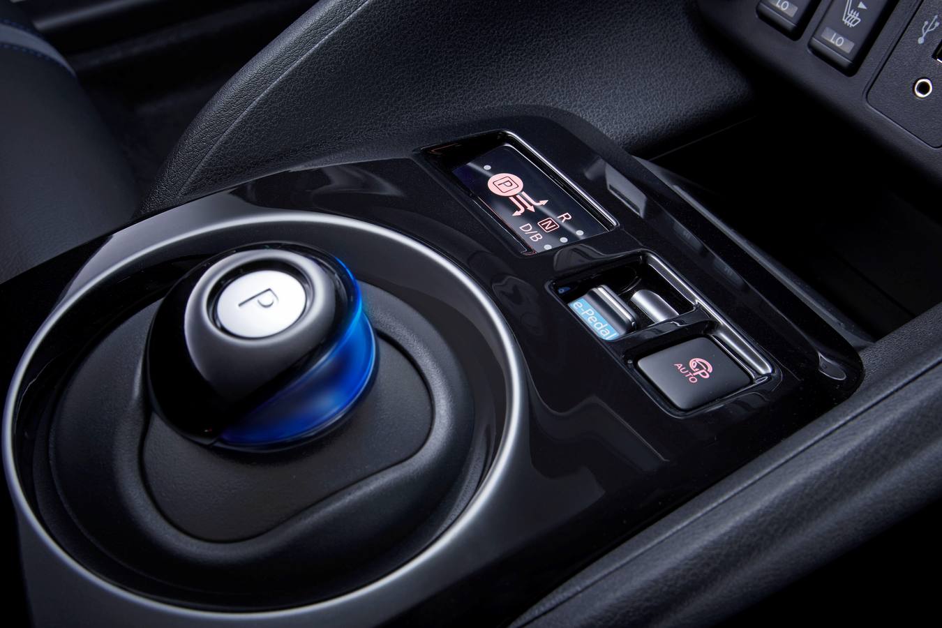 Renovación completa del Nissan Leaf con más potencia, mayor autonomía y mejores tecnologías de seguridad y conectividad. Las primeras unidades llegan a primeros de año.