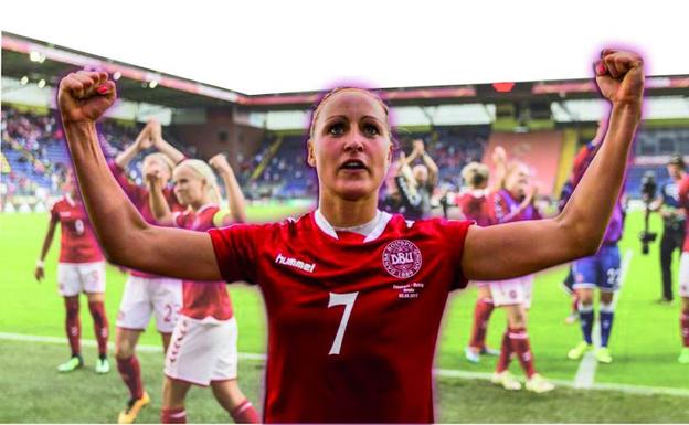 Una jugadora danesa celebra su victoria contra Austria en la semifinal de la última Eurocopa, en agosto. Un mes después se han declarado en huelga por «discriminación salarial».