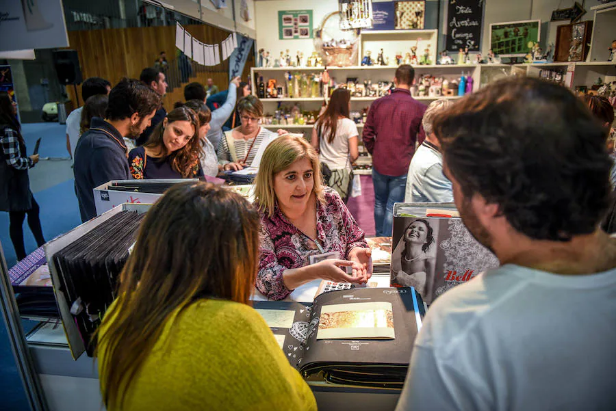 Expobodas se celebra este fin de semana en el BEC con la presencia de más de cien firmas de moda de ceremonia, fotografía, joyas...