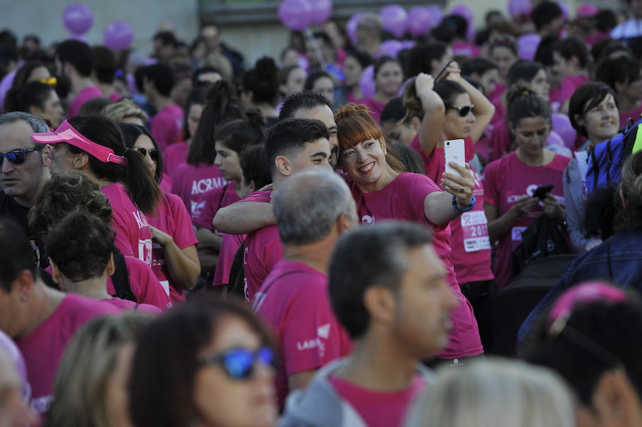 La carrera ha sido más multitudinaria que nunca y se han agotado las 10.000 camisetas que han puesto a la venta