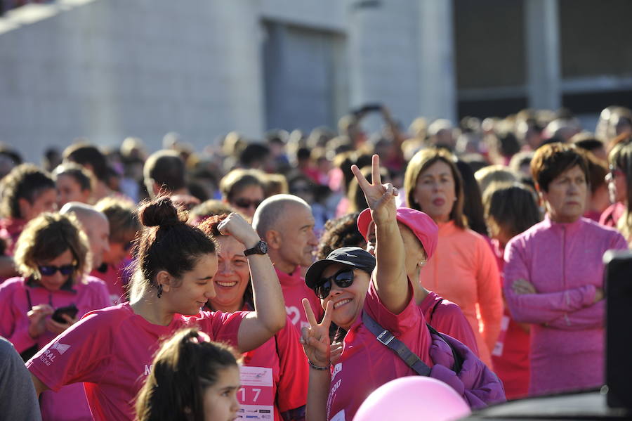 La carrera ha sido más multitudinaria que nunca y se han agotado las 10.000 camisetas que han puesto a la venta