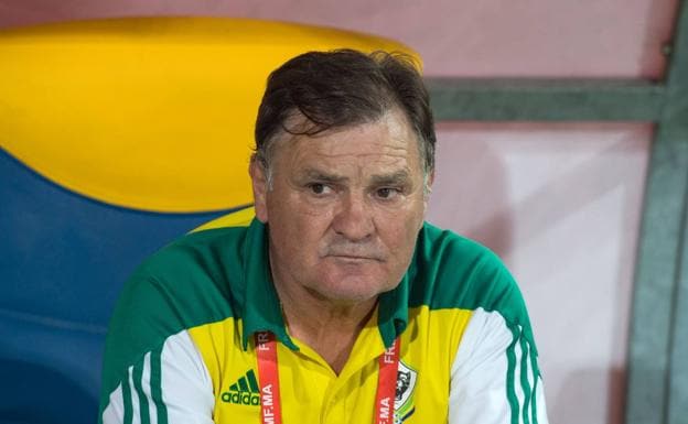 José Antonio Camacho, entrenador de Gabón. 