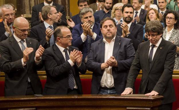 Puigdemont, en el pleno del Parlament.