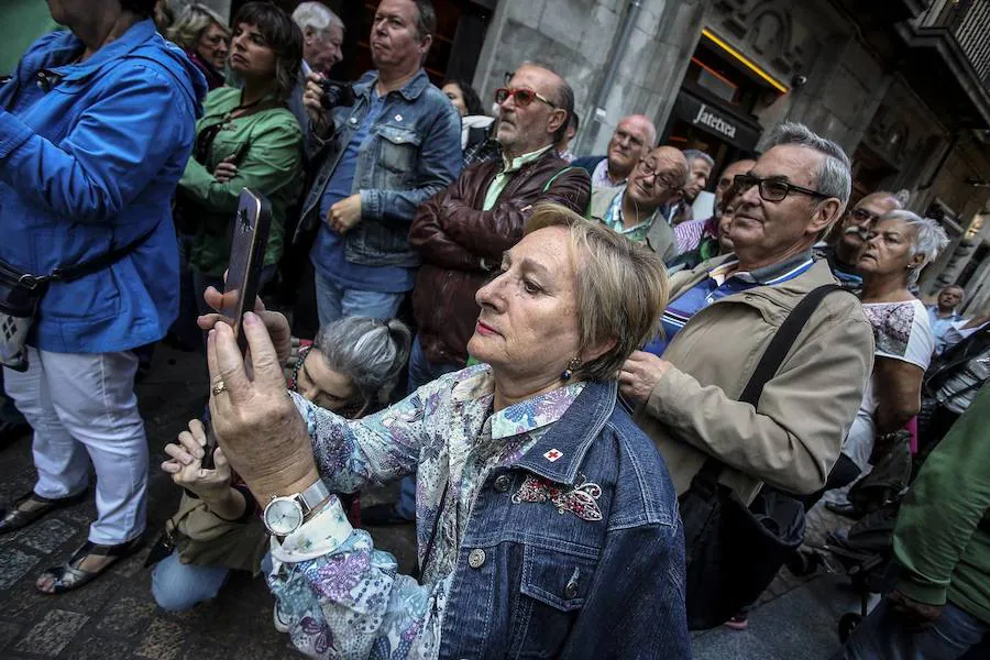 Bilbao celebra la tradicional ofrenda en el día de la Amatxu