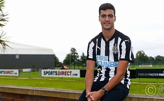 Mikel Merino acaba de firmar un contrato por cinco años. 