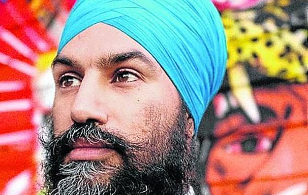 El nuevo líder del NPD combina sus turbantes con trajes a medida. Tiene 38 años y está soltero. 