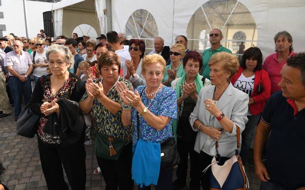 Vecinos celebran la desanexión.