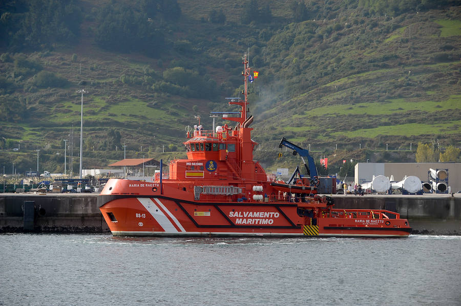 Exhibición de salvamento marítimo en Santurtzi