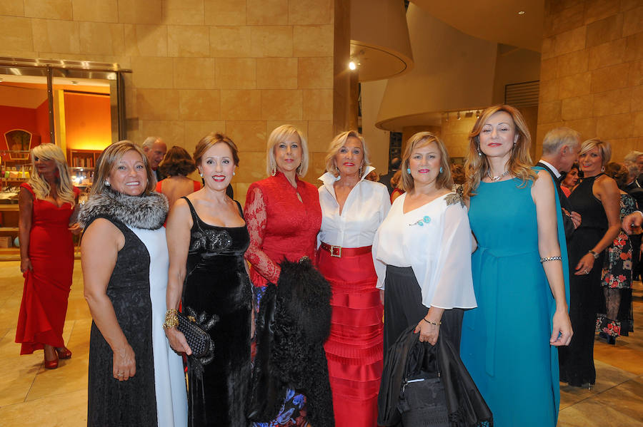 Julia Diéguez, Montse González, Maite Lastra, Isabel Batiz, Yolanda Fernández e Igone Ossorio. 