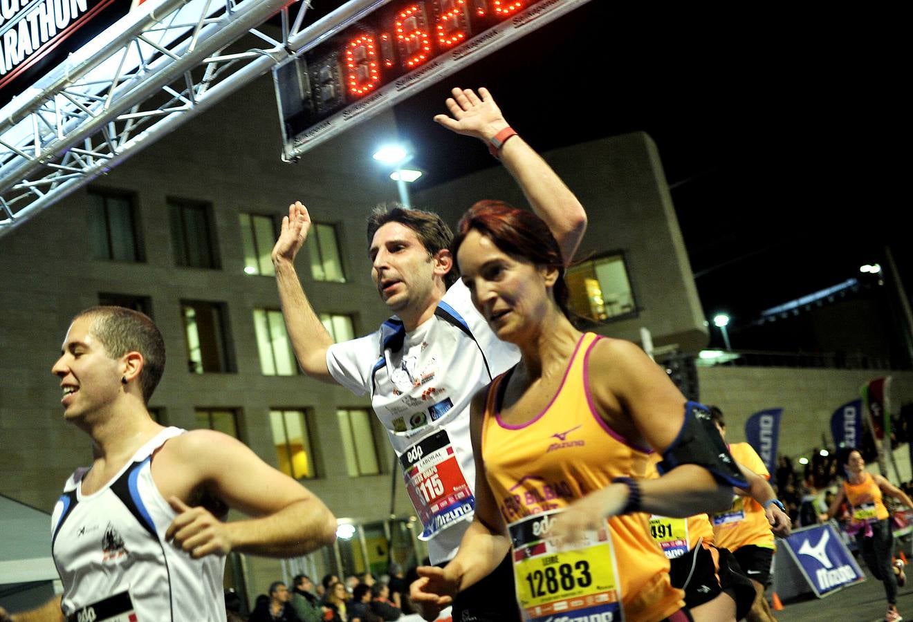 La octava edición de la 'Bilbao Night Marathon' reúne en la línea de salida a unos 11.500 corredores en sus tres distancias, de los cuales alrededor de un millar son extranjeros procedentes de 44 países de los cinco continentes.