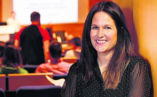 Arambalza dirige una plan que está insertando en el mercado laboral a titulados en FP y universitarios.