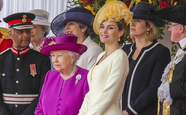 La Reina Letizia, con Isabel II.