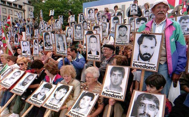 Movilización llevada a cabo en 1996 por la izquierda abertzale en Bruselas para reclamar apoyo a los presos de ETA.