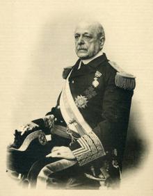 Imagen secundaria 2 - (Arriba) Oficiales de la fragata Vitoria hacia 1880 en Barcelona. Los cañones que formaban la batería de la fragata y (abajo) fotografía de 1897 de José María de Beránger y Ruiz de Apodaca, Vice Almirante y Ministro de Marina.