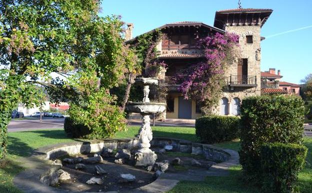 La fuente, junto al palacio Icaza, es parte del patrimonio local. 