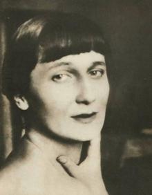 Imagen secundaria 2 - Final trágico: Marina Tsvetaeva se suicidió en 1941 / Asesinado: Ósip Mandelshtam. / Poeta: Anna Ajmátova.