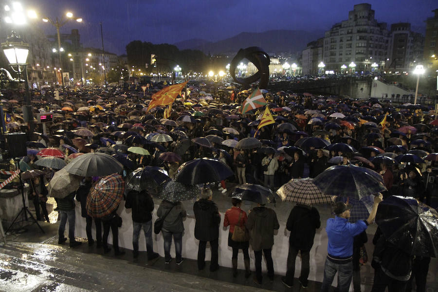 La movilización ha sido convocada por la coalición soberanista EH Bildu, los sindicatos ELA, LAB, ESK, Steilas y la plataforma Gure Esku Dago