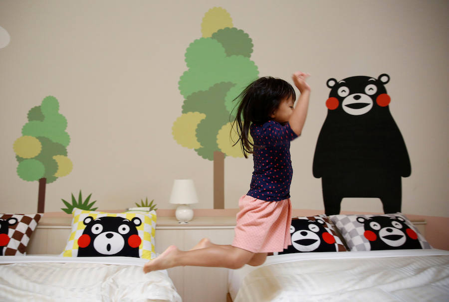 En la ciudad japonesa de Aso hay unas cúpulas preparadas para resistir cualquier temblor de la tierra y decoradas con flores o el famoso oso Kumamon.