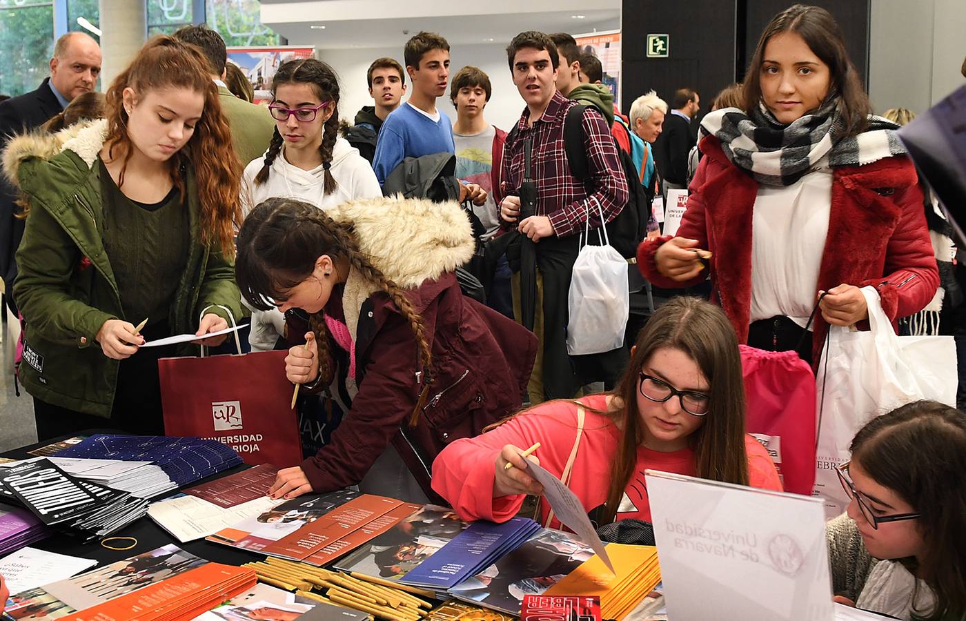 El Palacio acoge la Feria Universitaria Unitour para informar a los jóvenes de las distinas universidades y grados disponibles oara la profesión que deseen