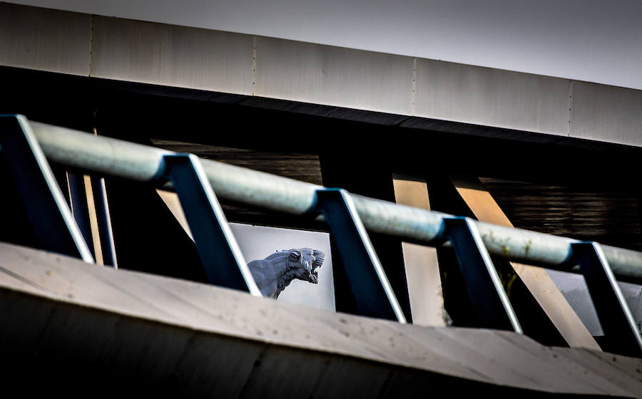 El puente del Euskalduna y el edificio del Tigre, en Deusto. 