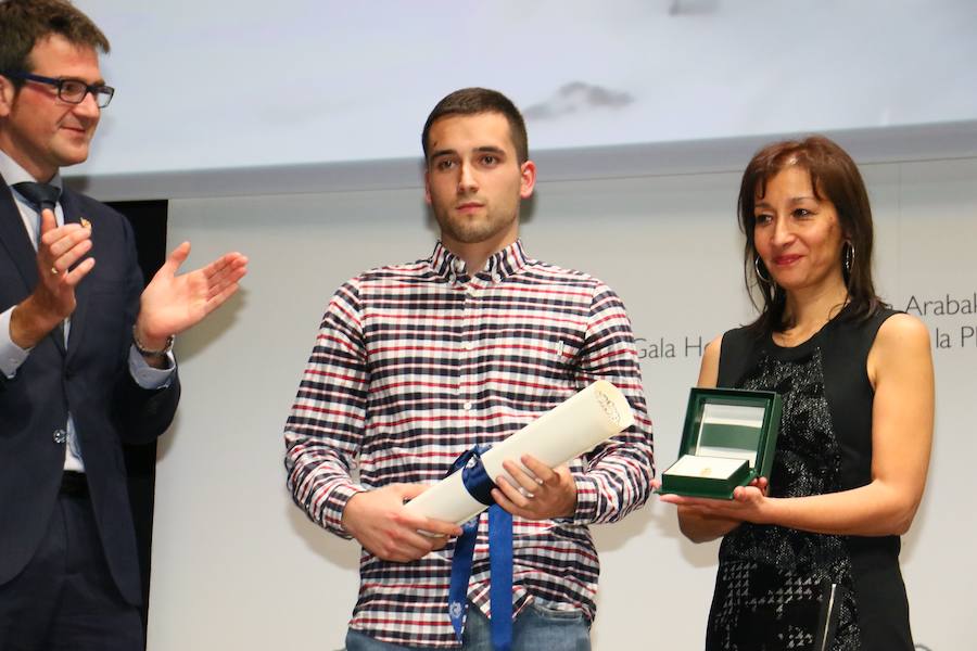 Las fotos del homenaje de Vitoria y Álava a Alberto Zerain