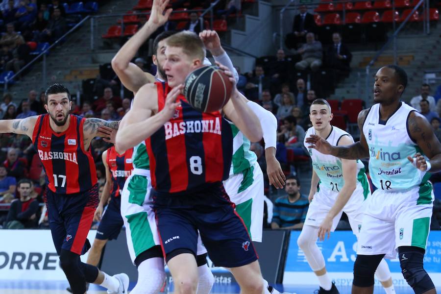 Las mejores imágenes del partido Baskonia - Joventut de la Liga Endesa 2017/2018.