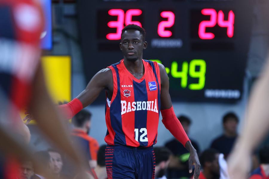 Las mejores imágenes del partido Baskonia - Joventut de la Liga Endesa 2017/2018.