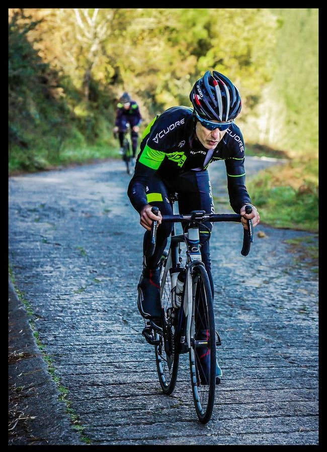 Acompañamos a cuatro ciclistas hasta la cima de Oiz, final de etapa en la ronda de 2018