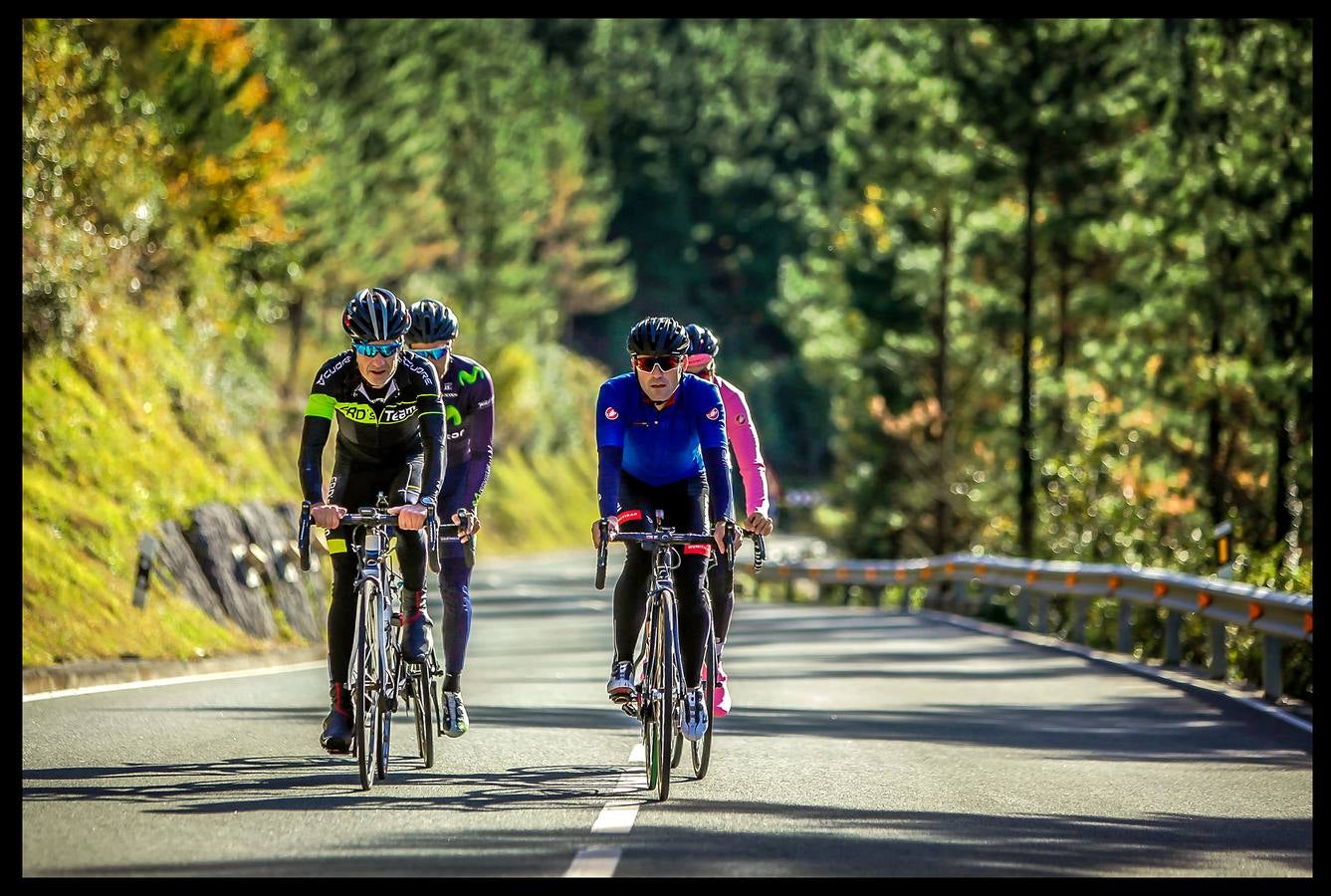 Acompañamos a cuatro ciclistas hasta la cima de Oiz, final de etapa en la ronda de 2018