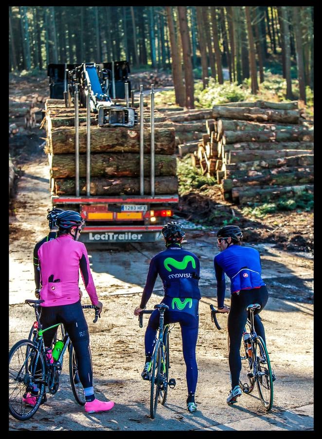 Acompañamos a cuatro ciclistas hasta la cima de Oiz, final de etapa en la ronda de 2018