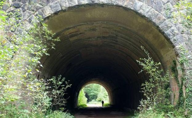 Imagen principal - Imágenes del túnel de la Engaña. 