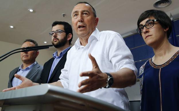 El portavoz de Compromís en el Congreso, Joan Baldoví, junto a los diputados Enric Bataller, Ignasi Candela y Marta Sorlí. 