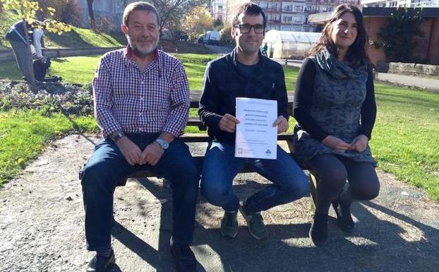 Vicente Fernández, Aitor López y Amaia Sarrionandia. 