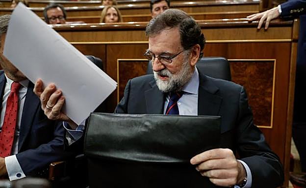 Rajoy insta a ERC a gobernar con arreglo a la ley si vence el 21-D