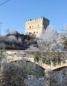 Imagen secundaria 2 - Bucólicos paisajes de la zona. Abajo, la torre de los Velasco.