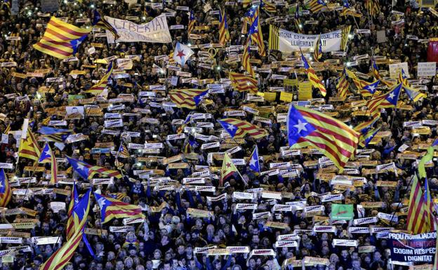 Miles de manifestantes, pidiendo la liberación de los 'Jordis'.
